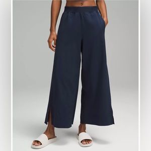 Lululemon stretch woven high rise wide leg crop pant- NWT